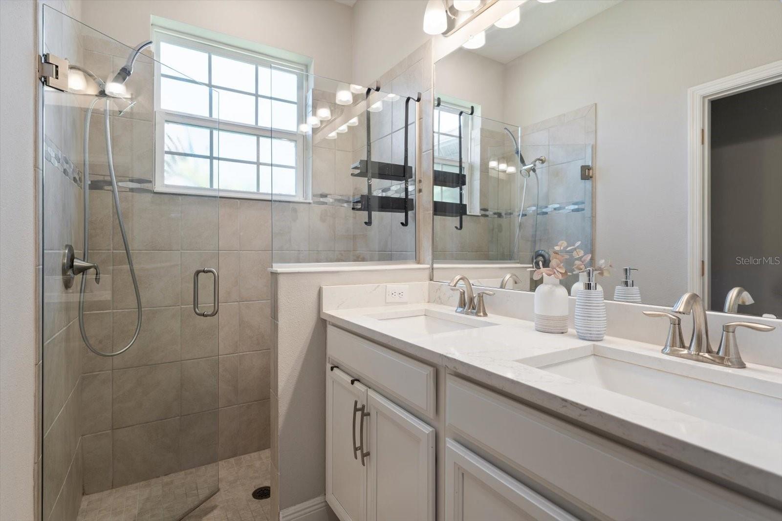 Listing photo id 14 for 5299 Neil Drive