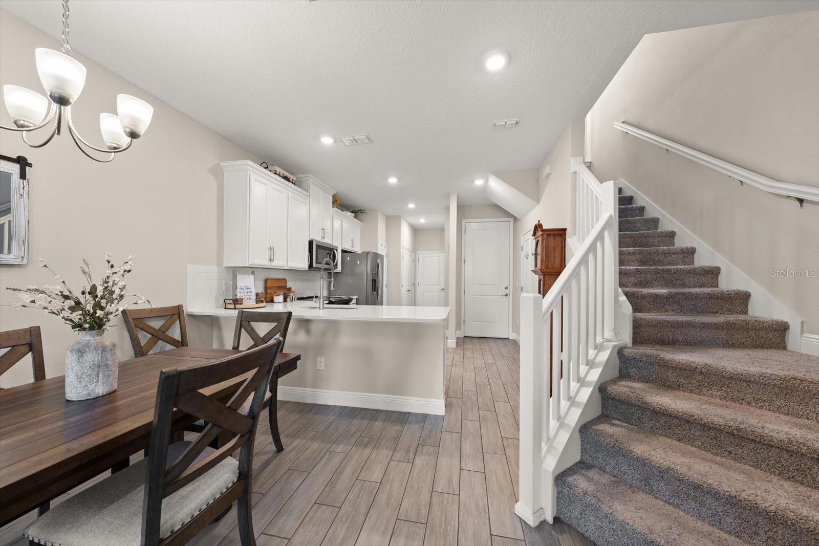 Listing photo id 15 for 5299 Neil Drive