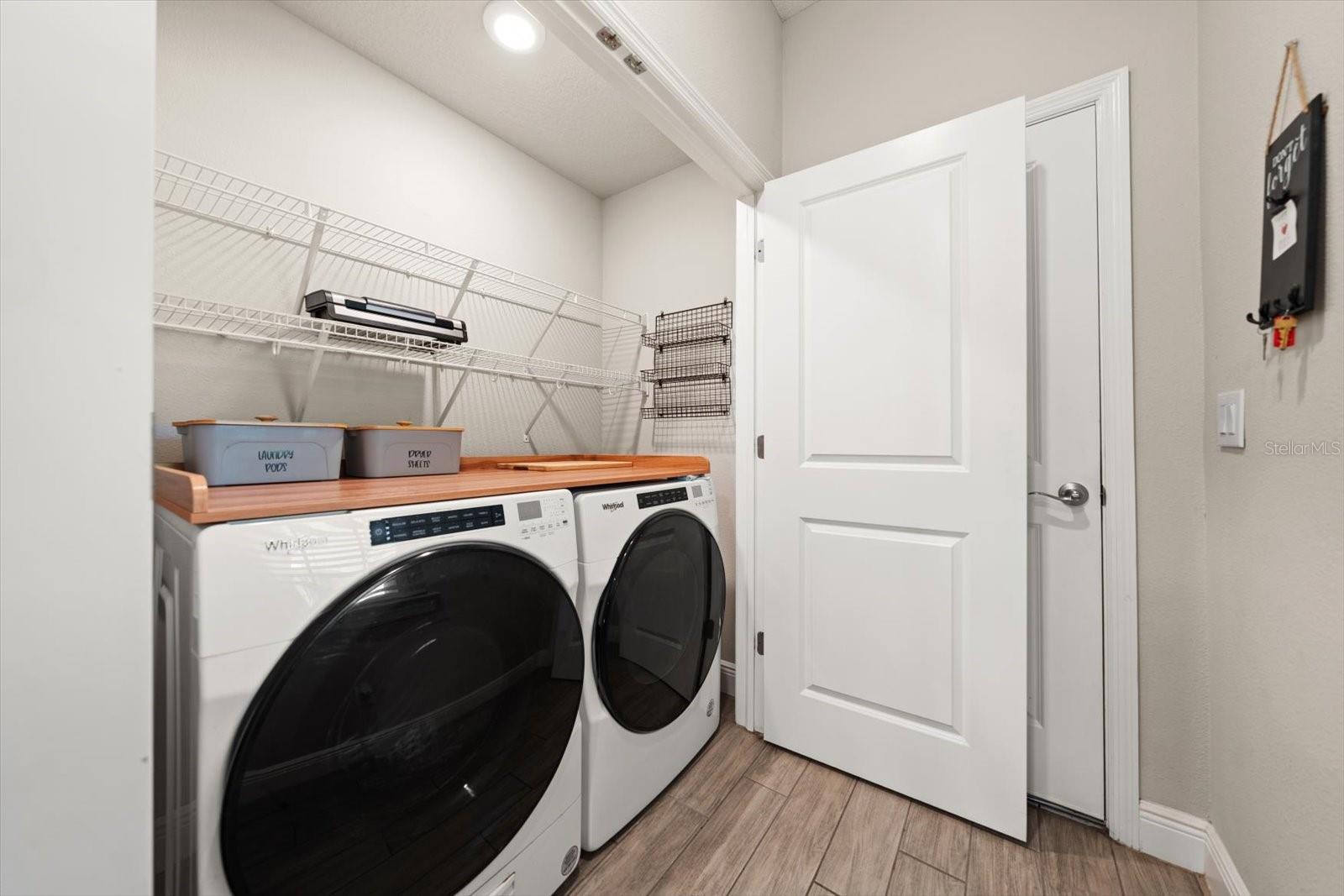 Listing photo id 23 for 5299 Neil Drive