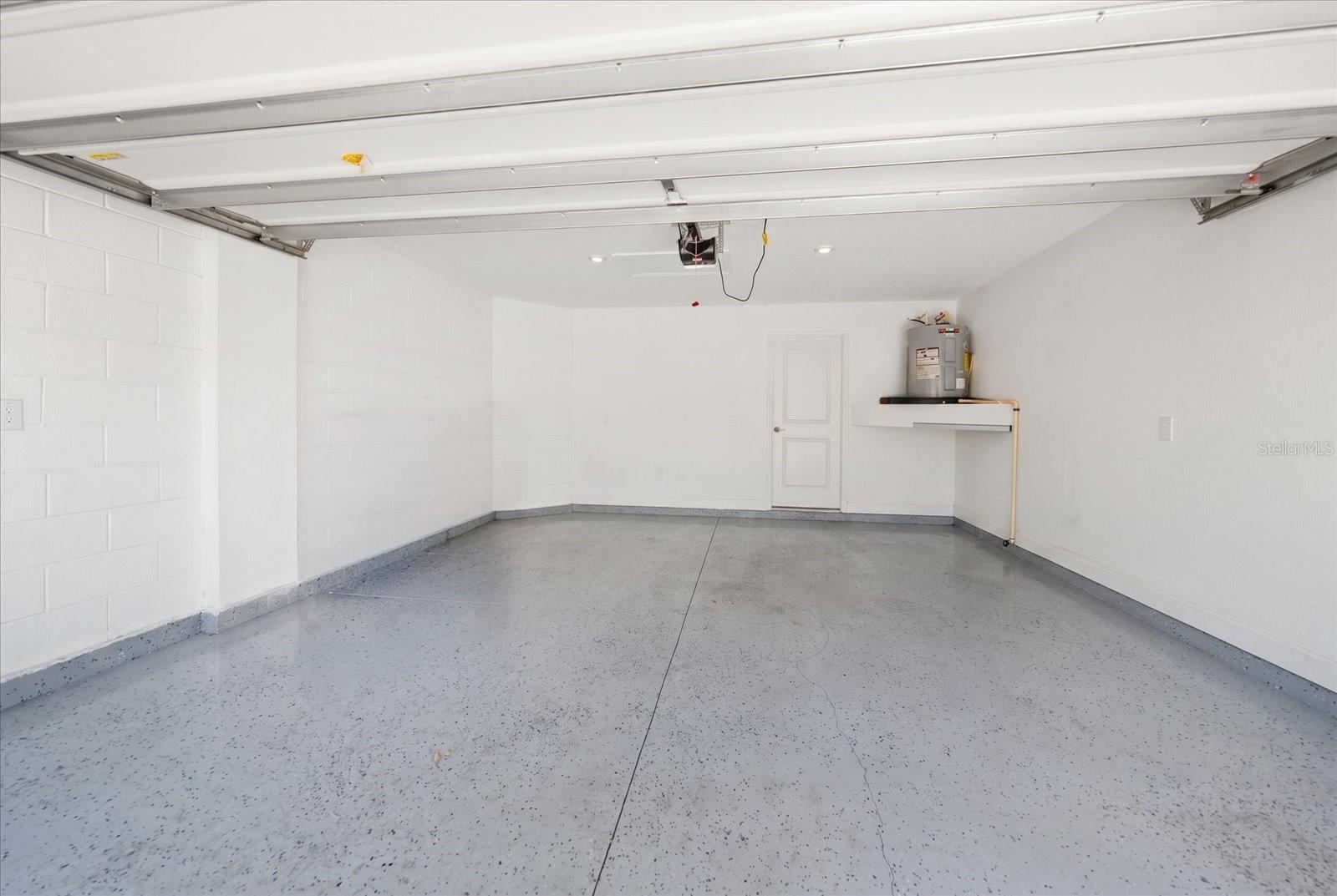 Listing photo id 24 for 5299 Neil Drive