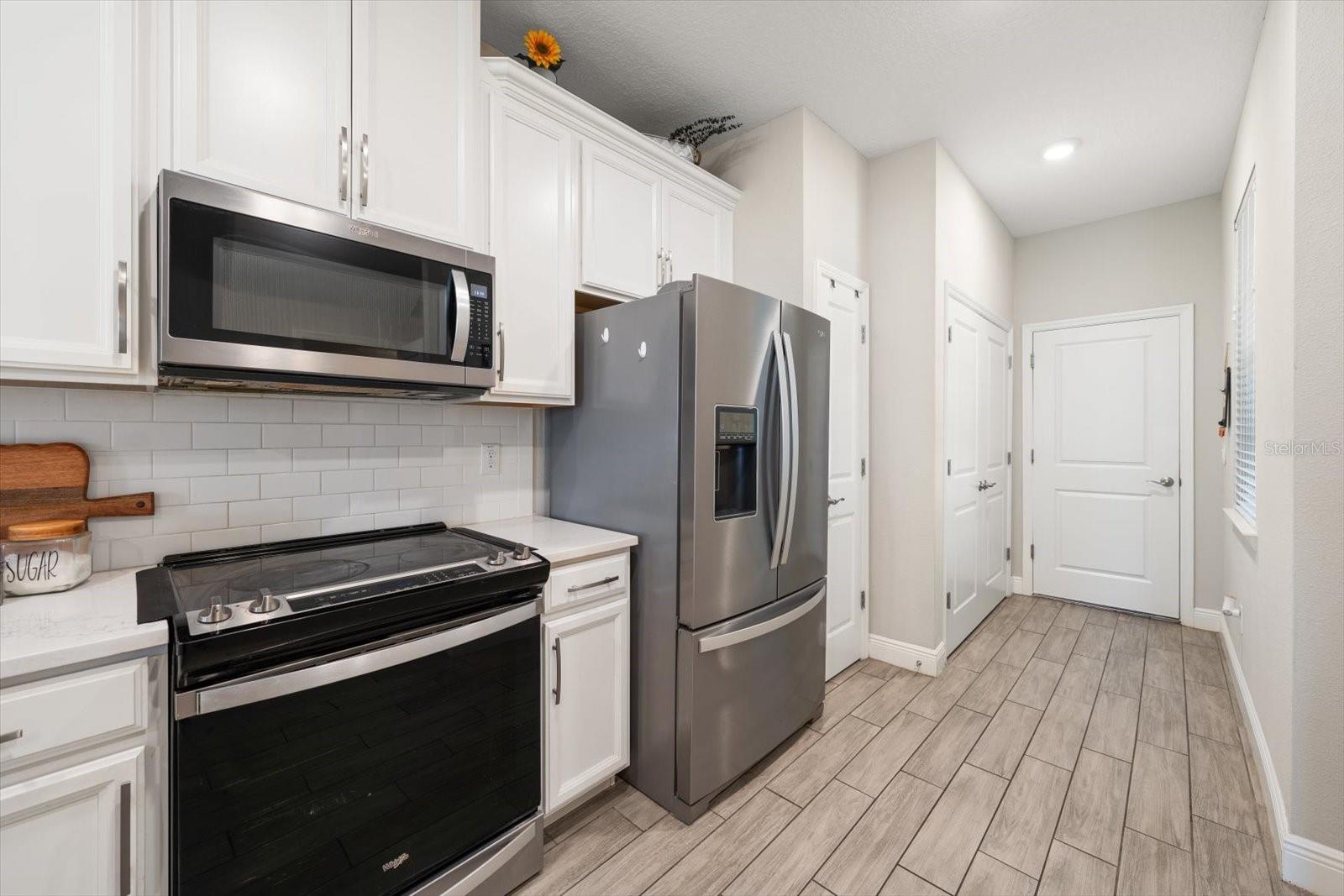 Listing photo id 5 for 5299 Neil Drive