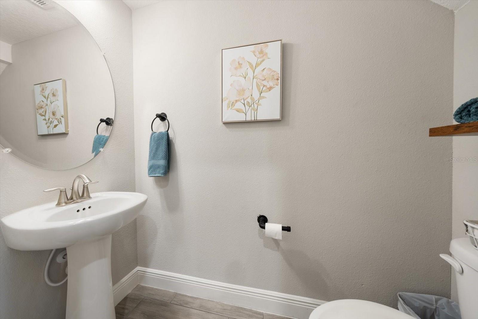 Listing photo id 6 for 5299 Neil Drive
