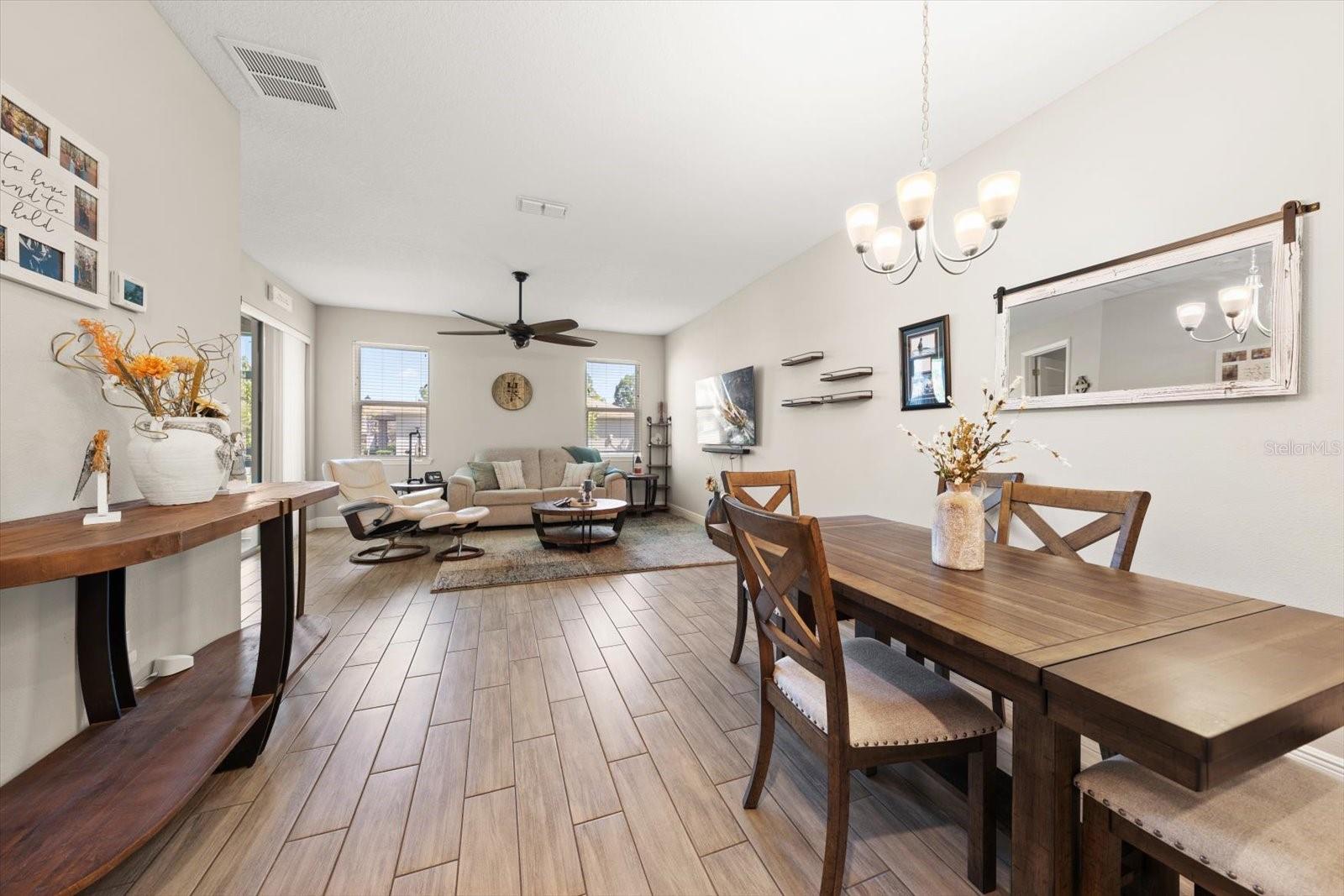 Listing photo id 7 for 5299 Neil Drive