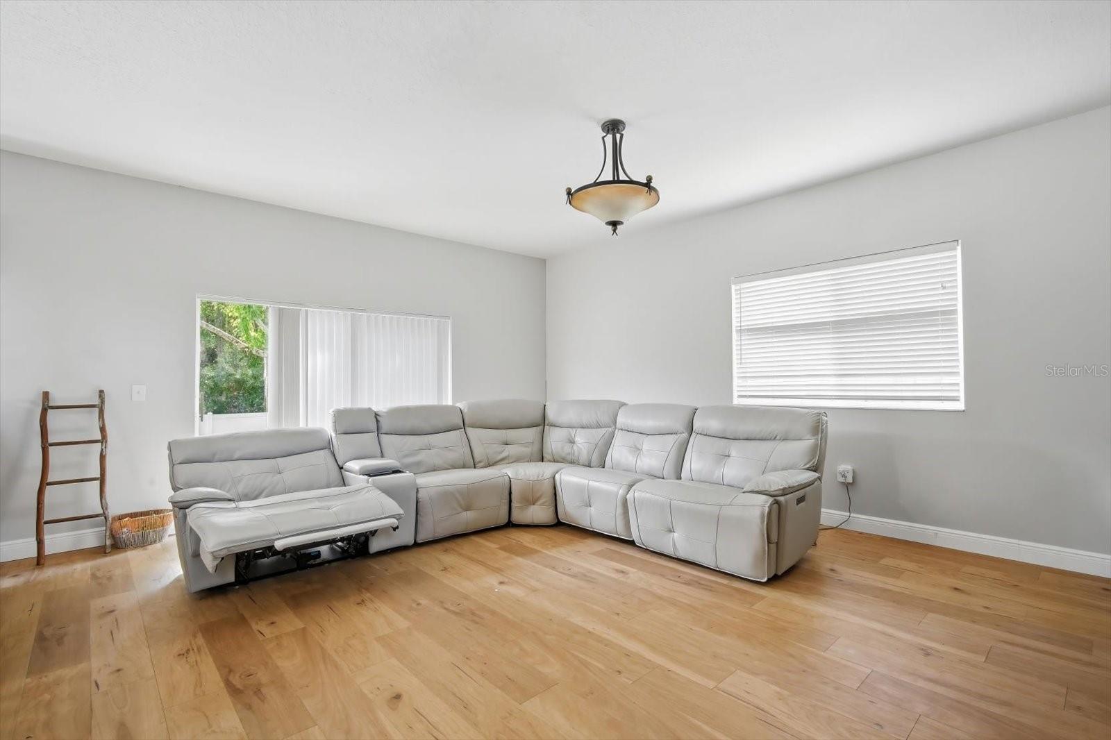 Image 7 of 35 For 19321 Sandy Springs Circle