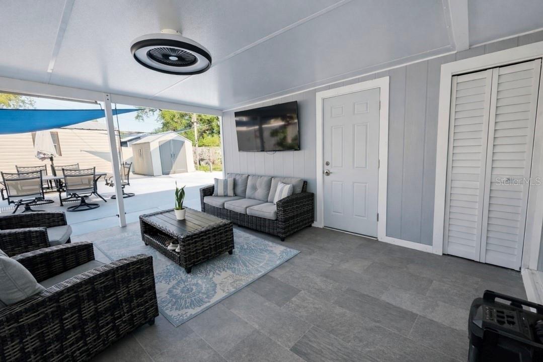 Listing photo id 21 for 6316 Fairway Boulevard