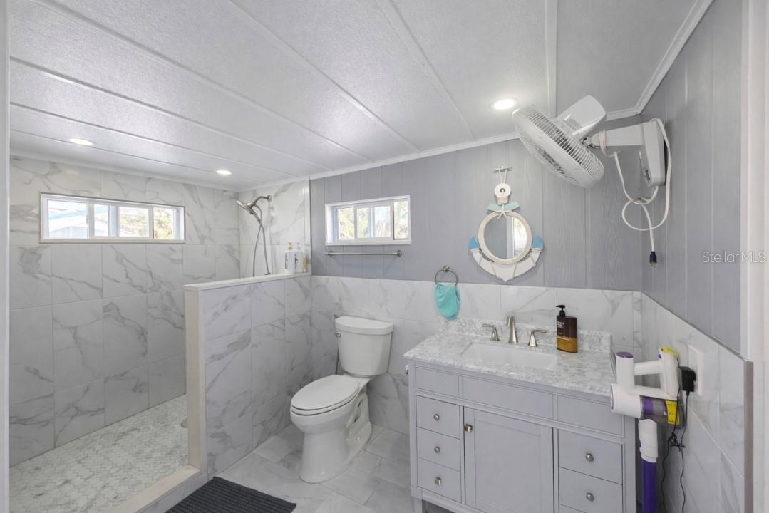 Listing photo id 22 for 6316 Fairway Boulevard