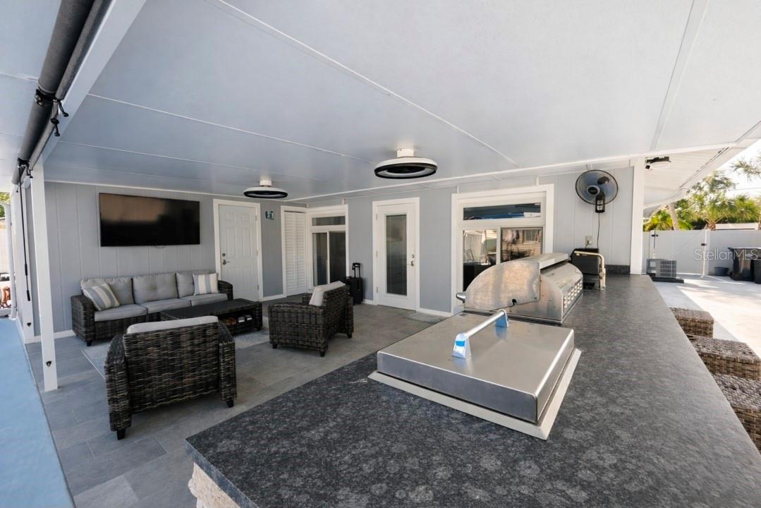 Listing photo id 25 for 6316 Fairway Boulevard