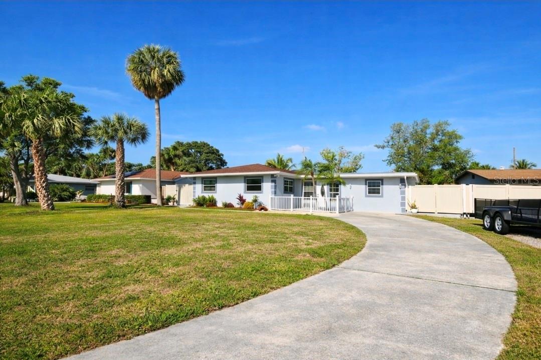 Listing photo id 1 for 6316 Fairway Boulevard