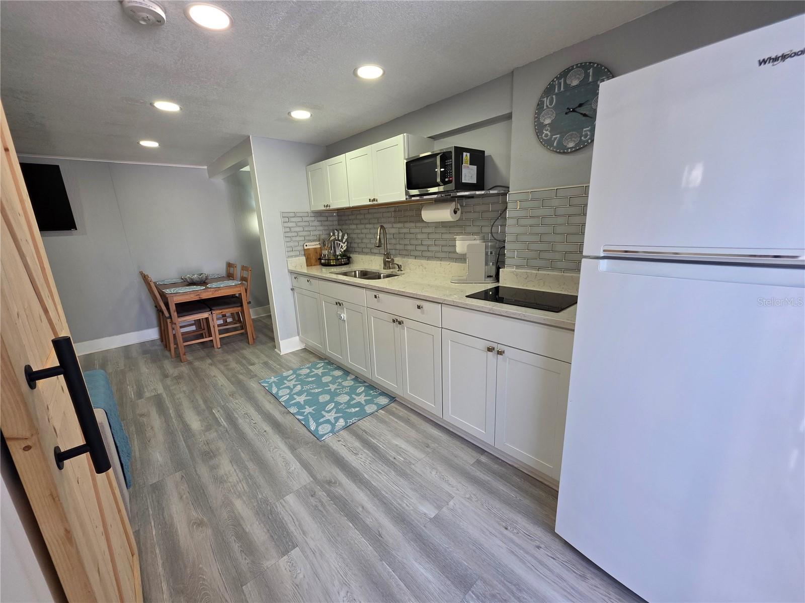 Listing photo id 36 for 6316 Fairway Boulevard