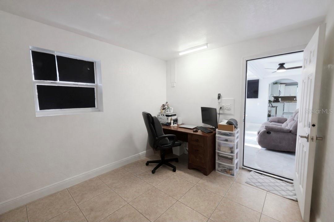 Listing photo id 7 for 6316 Fairway Boulevard