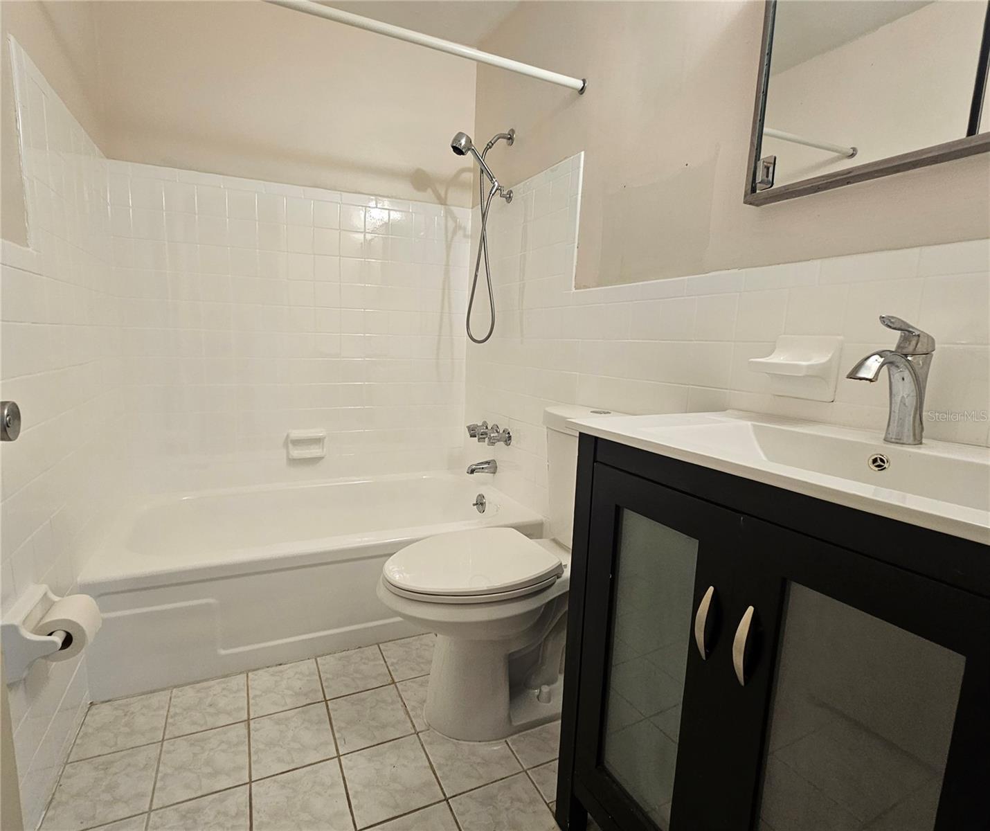 Image 17 of 66 For 2454 Australia Way E 46