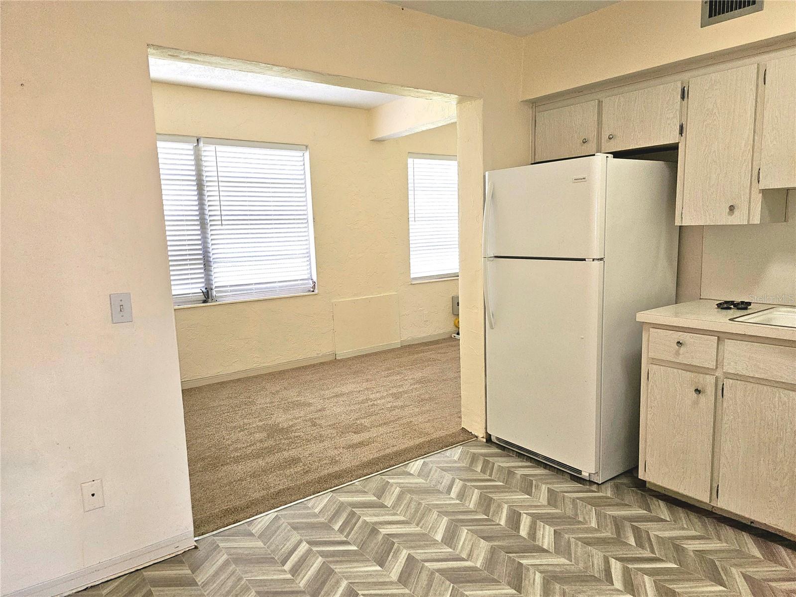 Image 7 of 66 For 2454 Australia Way E 46