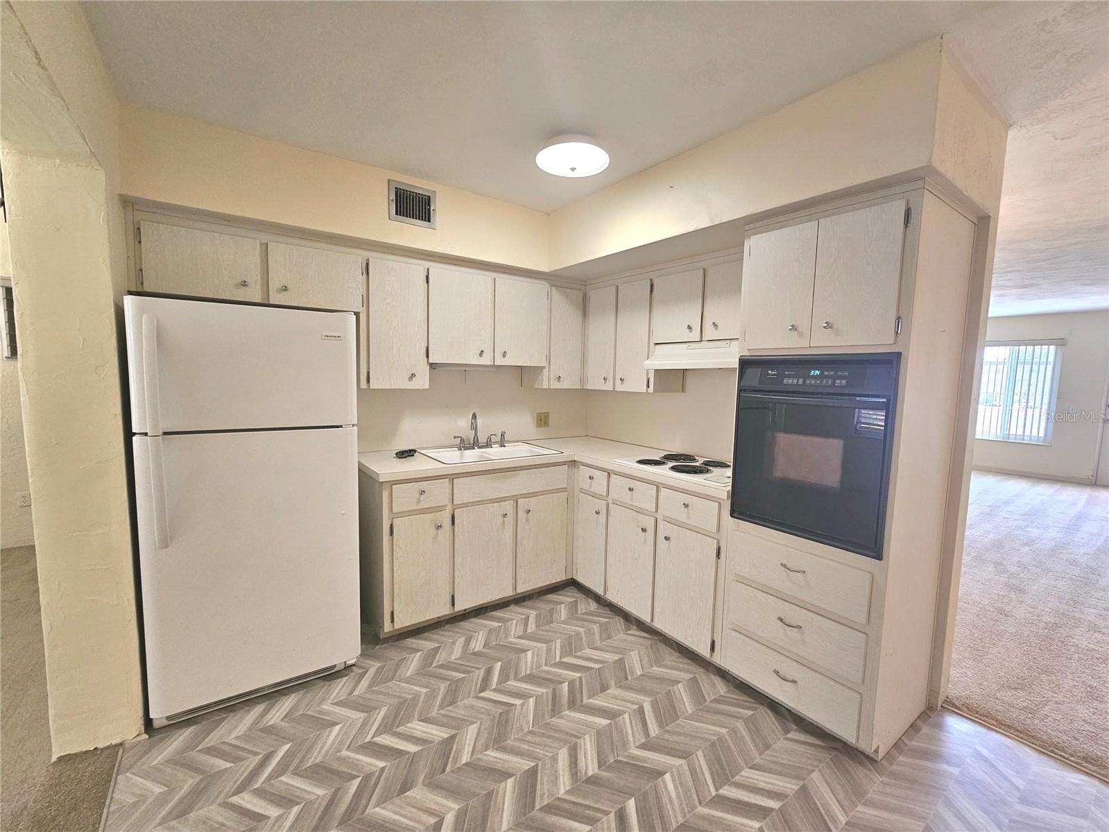 Image 8 of 66 For 2454 Australia Way E 46