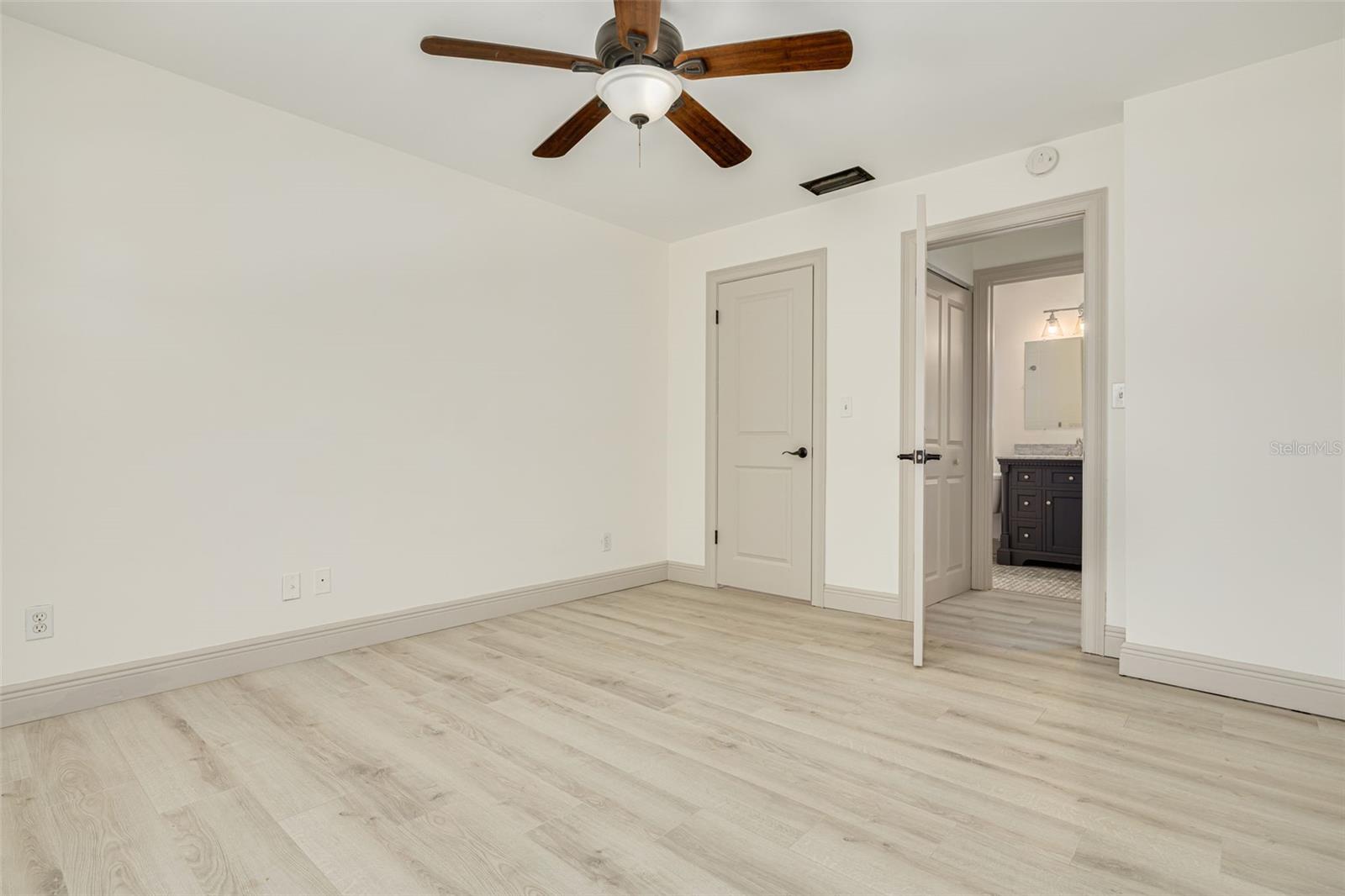Image 17 of 27 For 535 32nd Avenue N 5