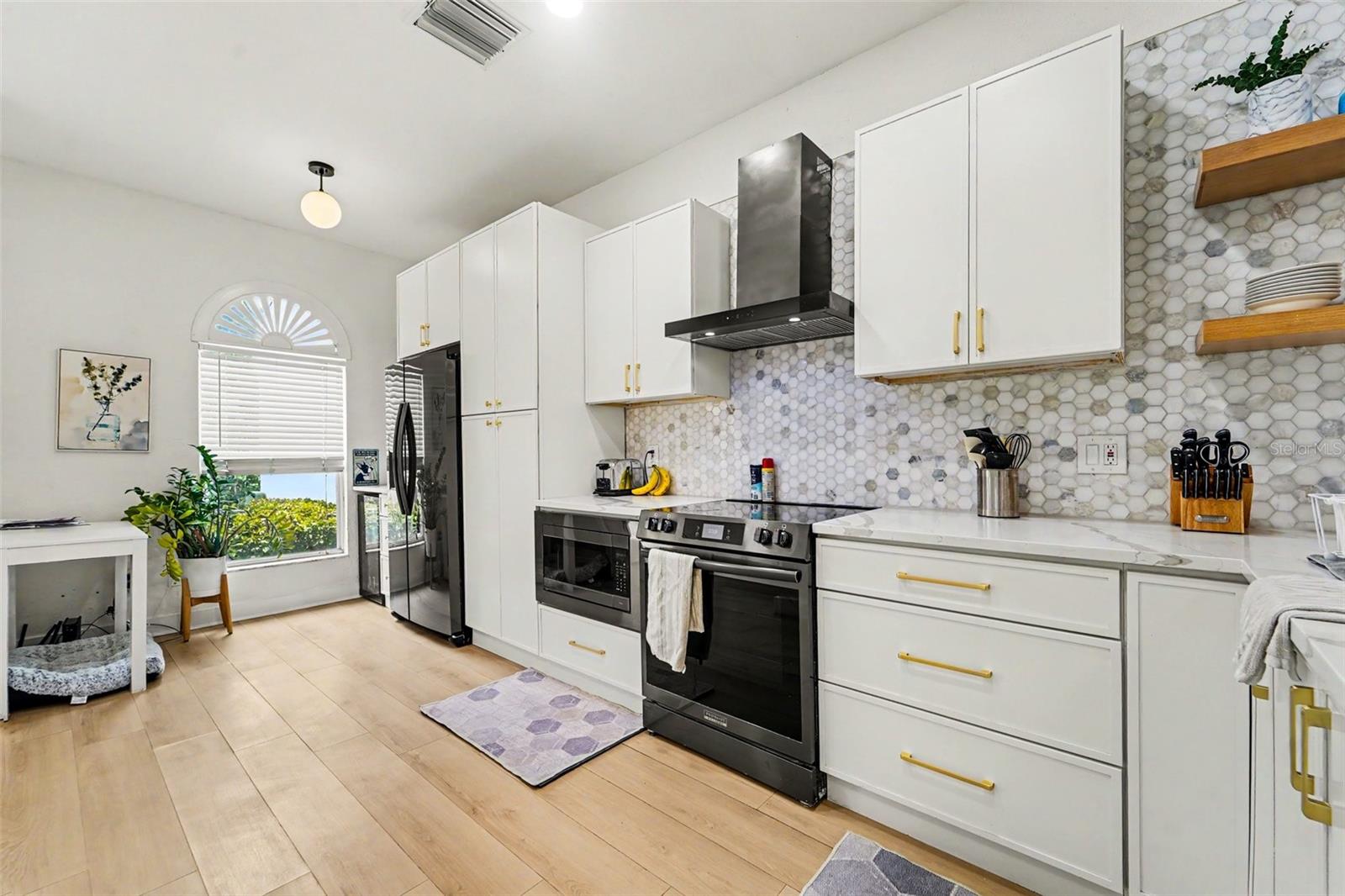 Image 3 of 30 For 2511 Texas Avenue B