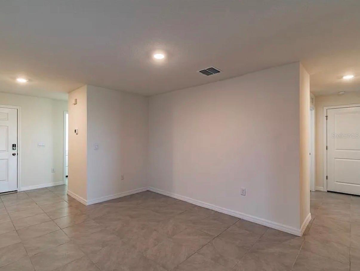 Image 9 of 29 For 649 Sunlit Coral Street