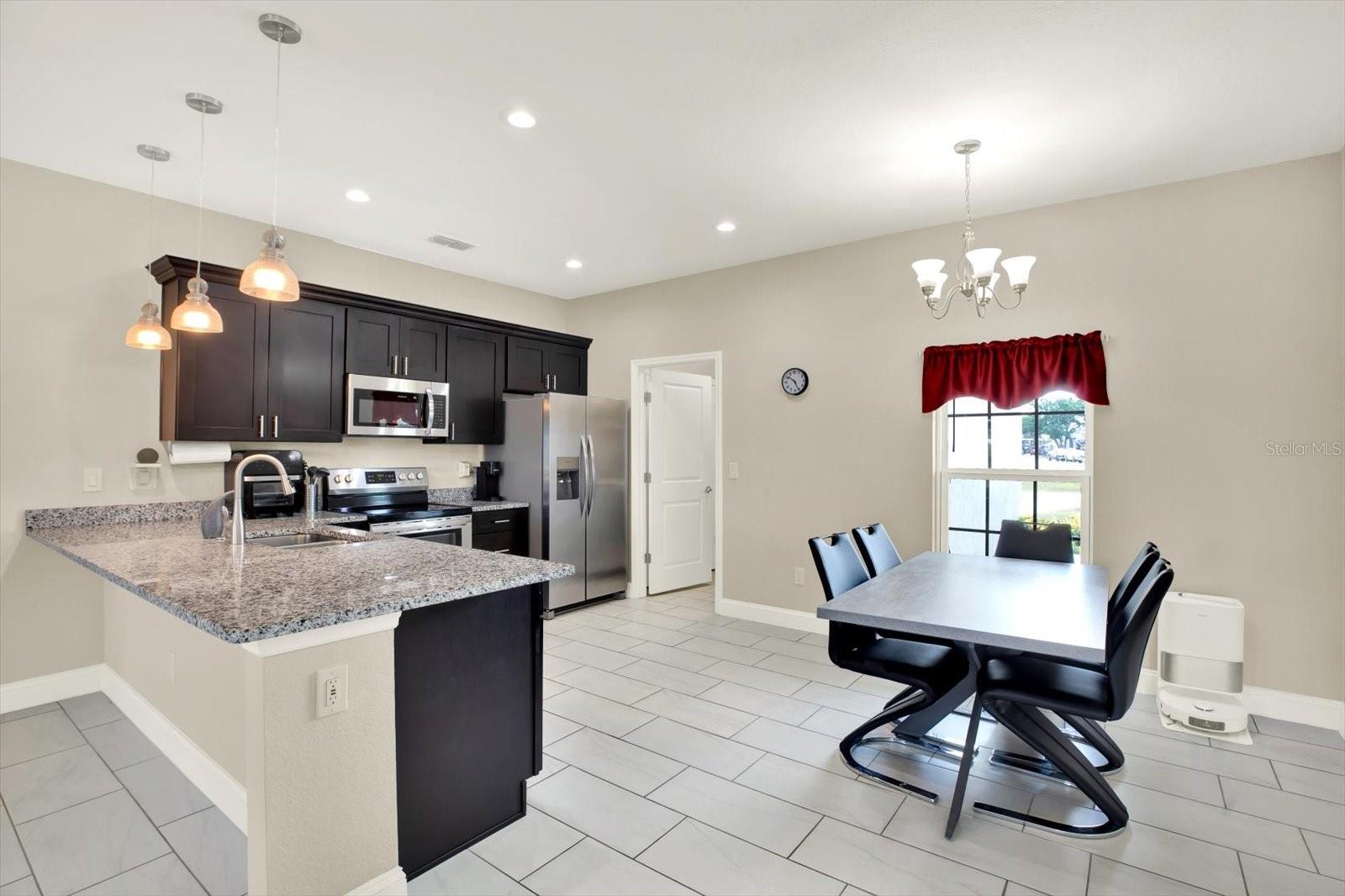 Image 10 of 36 For 621 Palmdale Avenue