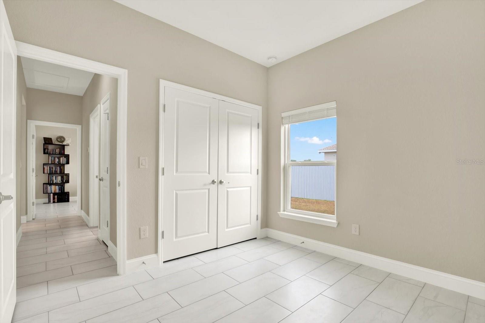 Image 25 of 36 For 621 Palmdale Avenue