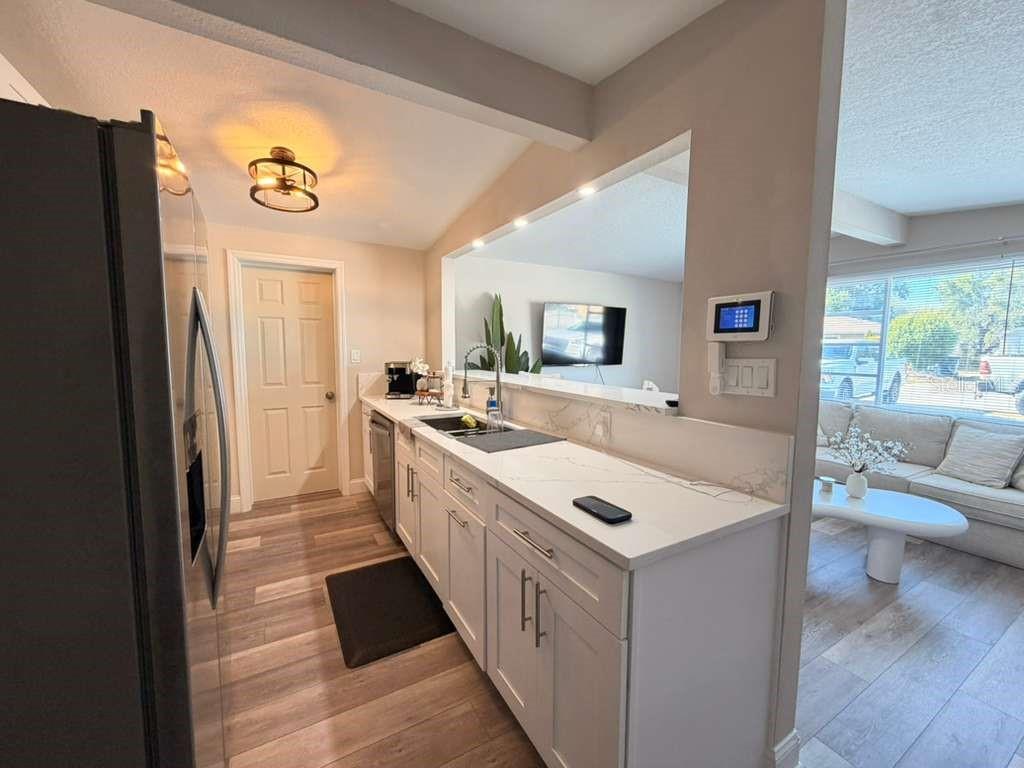 Listing photo id 9 for 4304 Arch Street