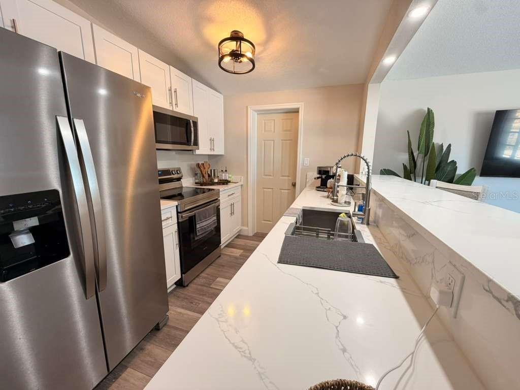 Listing photo id 10 for 4304 Arch Street