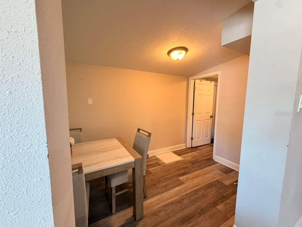 Listing photo id 11 for 4304 Arch Street
