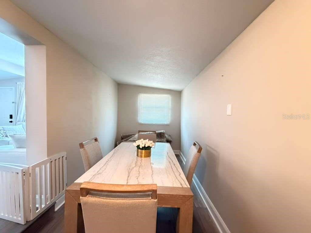 Listing photo id 12 for 4304 Arch Street