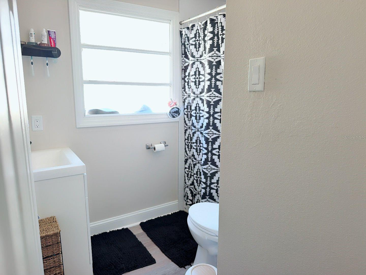 Listing photo id 14 for 4304 Arch Street