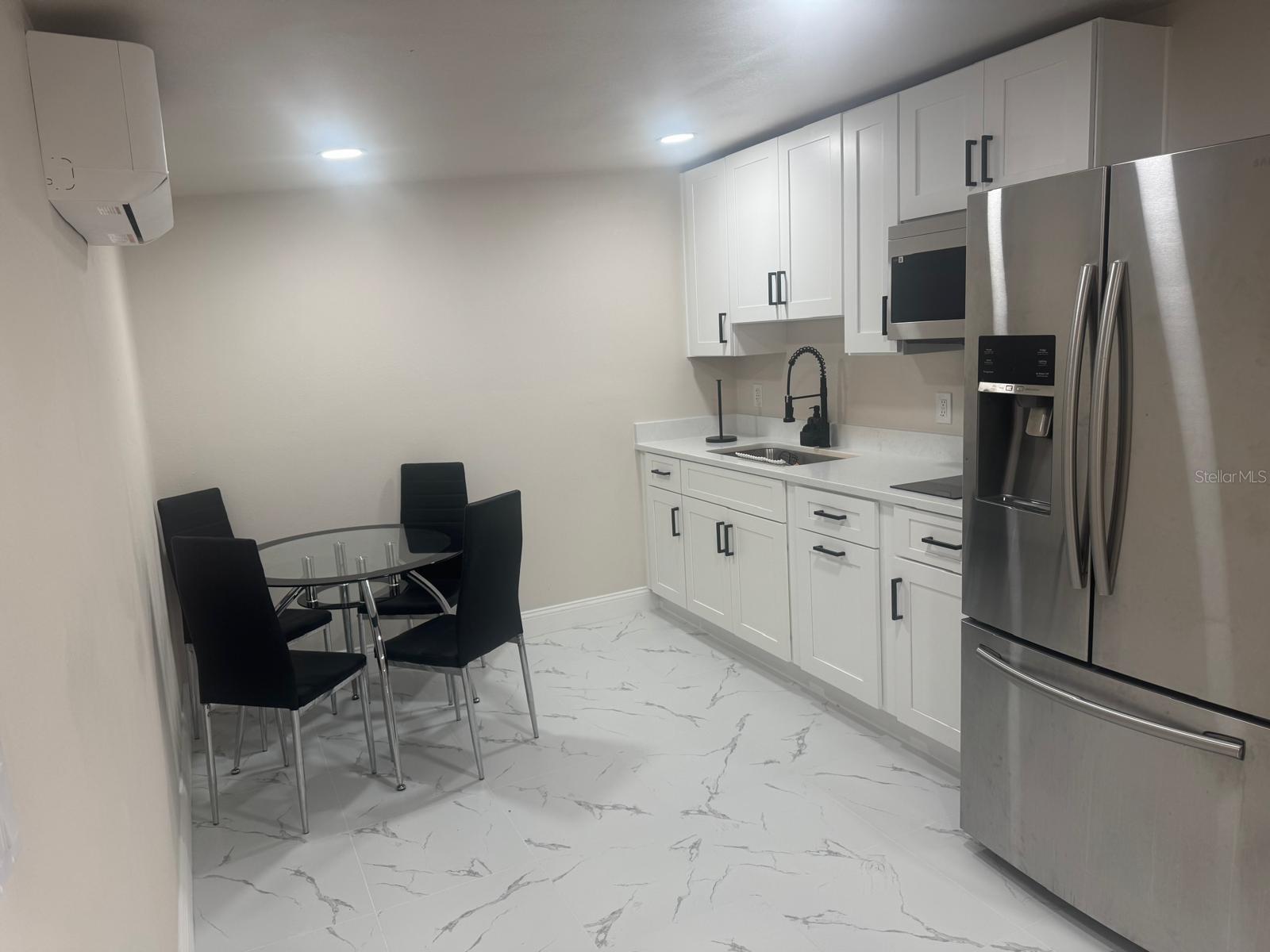 Listing photo id 21 for 4304 Arch Street