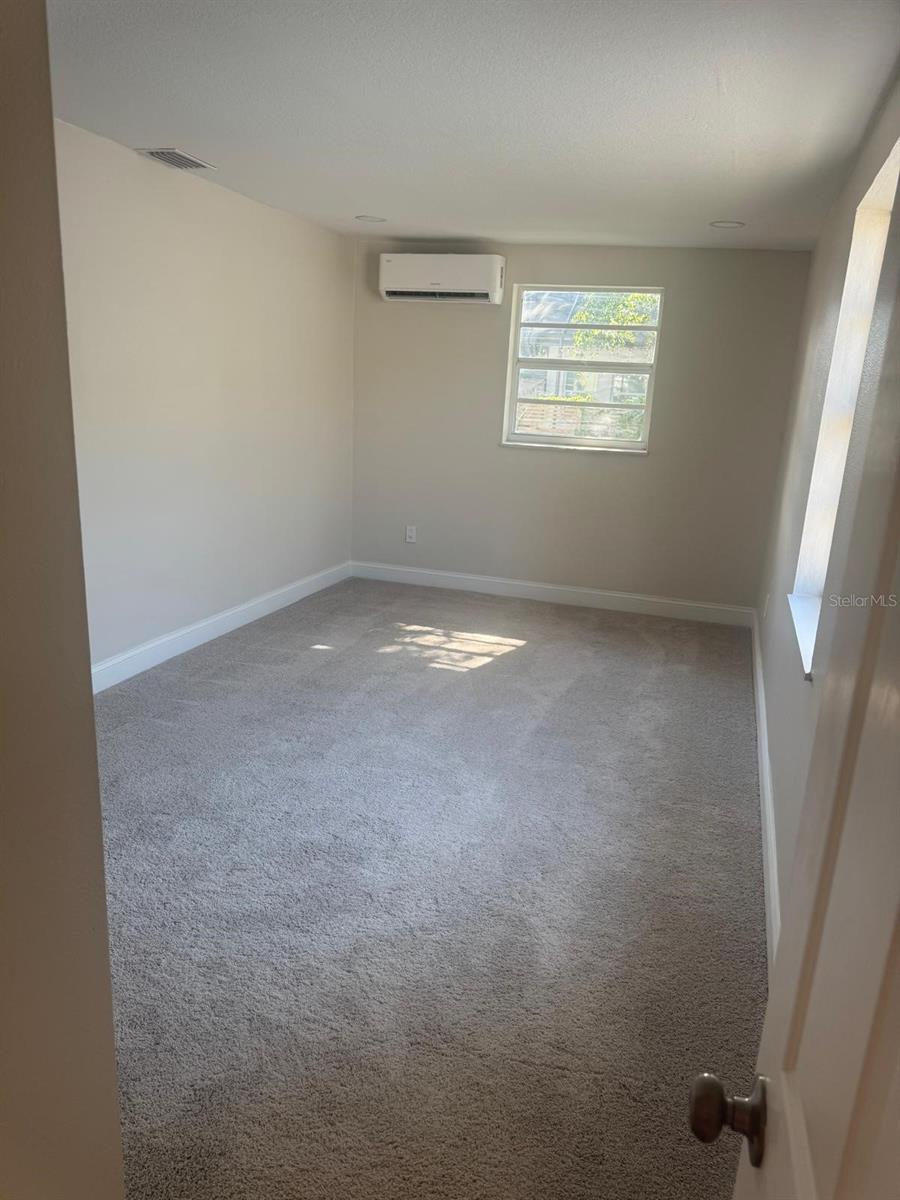 Listing photo id 25 for 4304 Arch Street