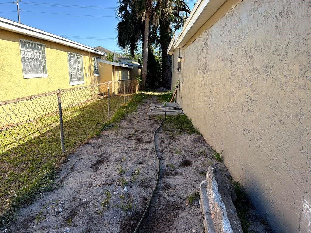Listing photo id 3 for 4304 Arch Street