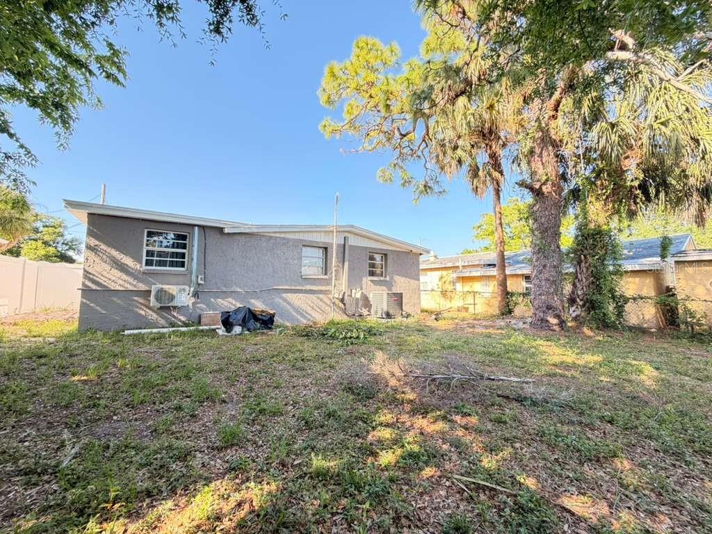 Listing photo id 5 for 4304 Arch Street