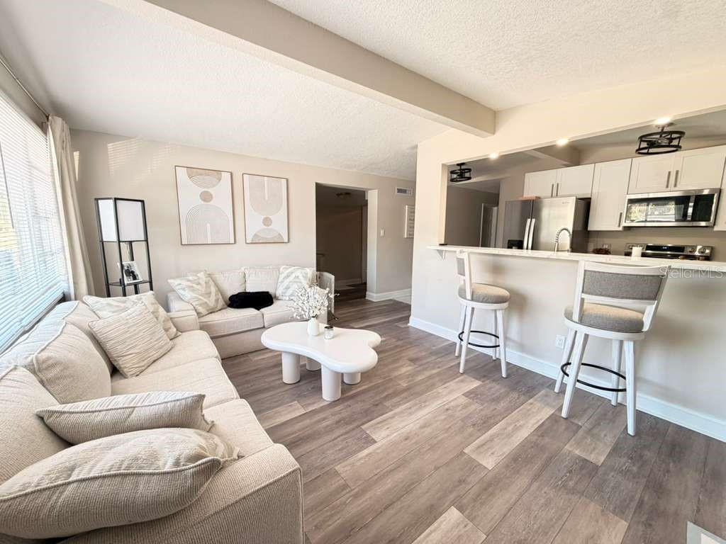 Listing photo id 6 for 4304 Arch Street