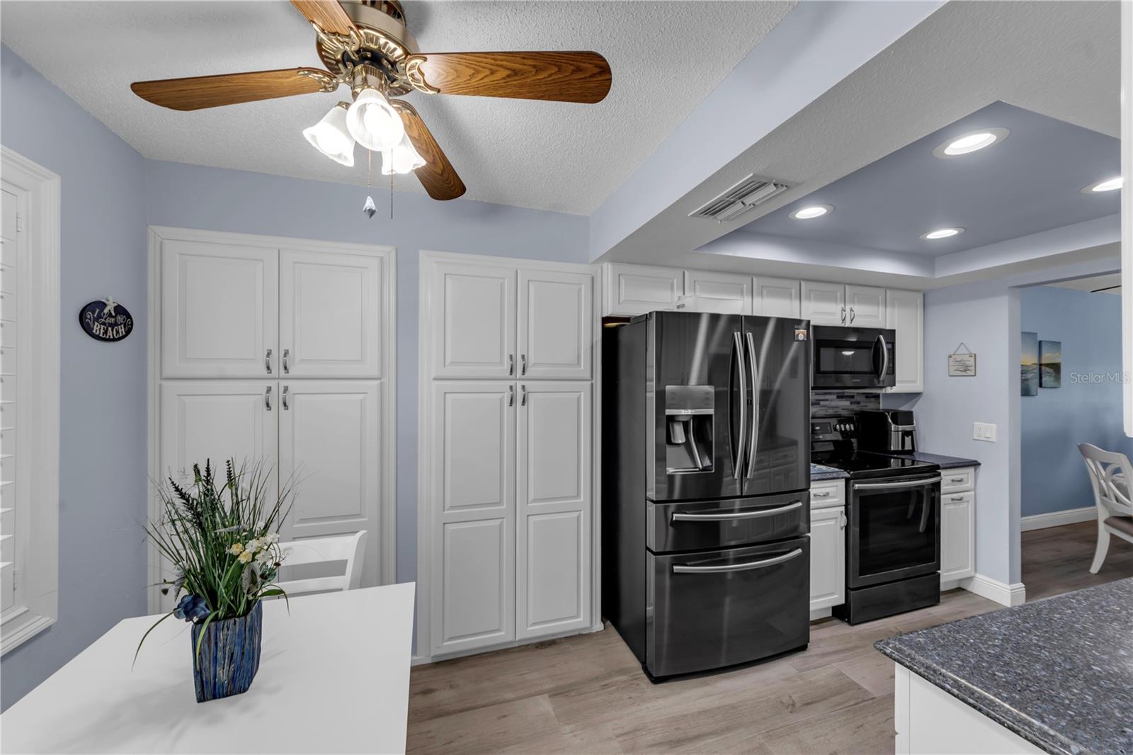 Image 11 of 58 For 5849 Park St N  202