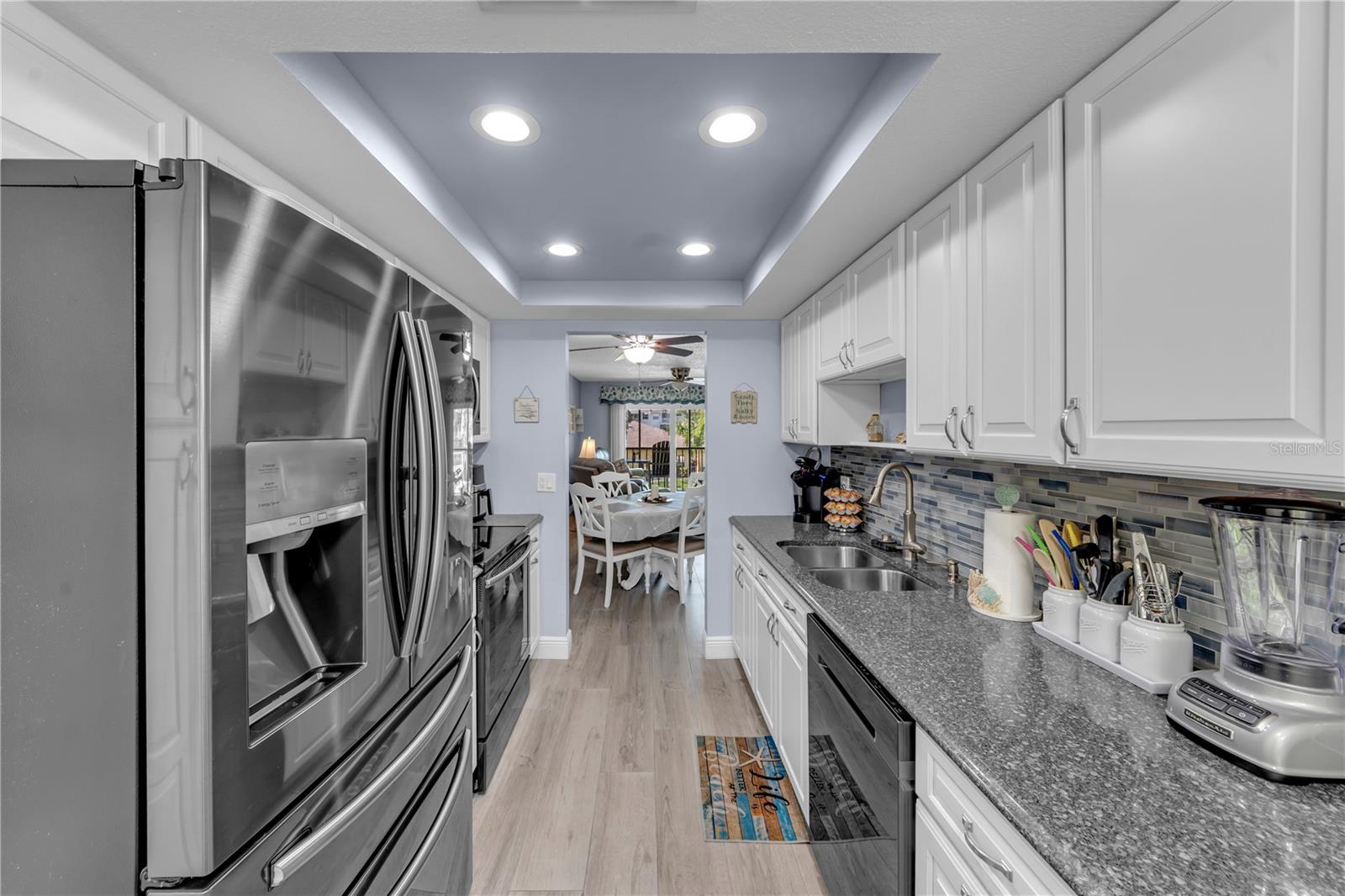 Image 12 of 58 For 5849 Park St N  202
