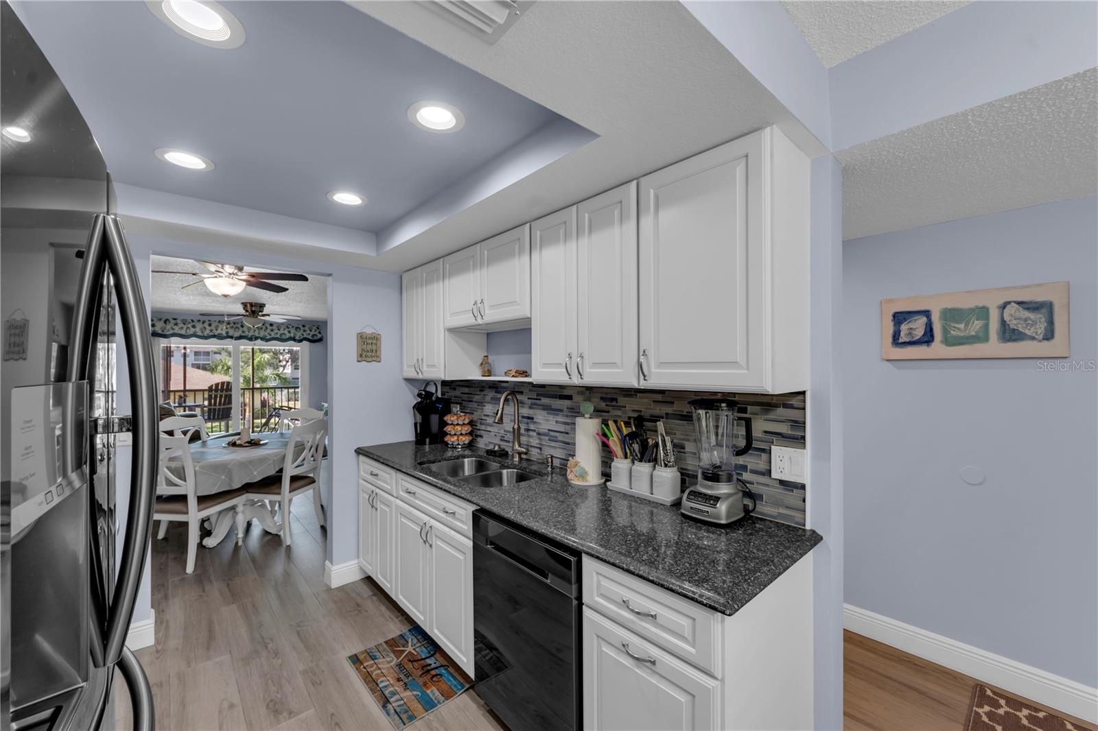 Image 13 of 58 For 5849 Park St N  202