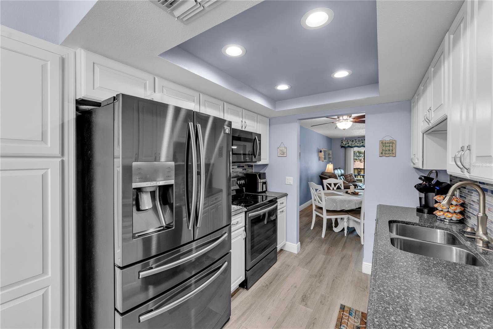 Image 14 of 58 For 5849 Park St N  202
