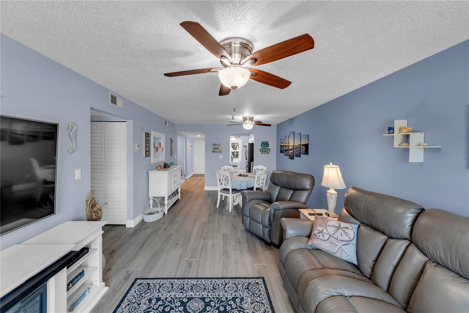 Image 15 of 58 For 5849 Park St N  202