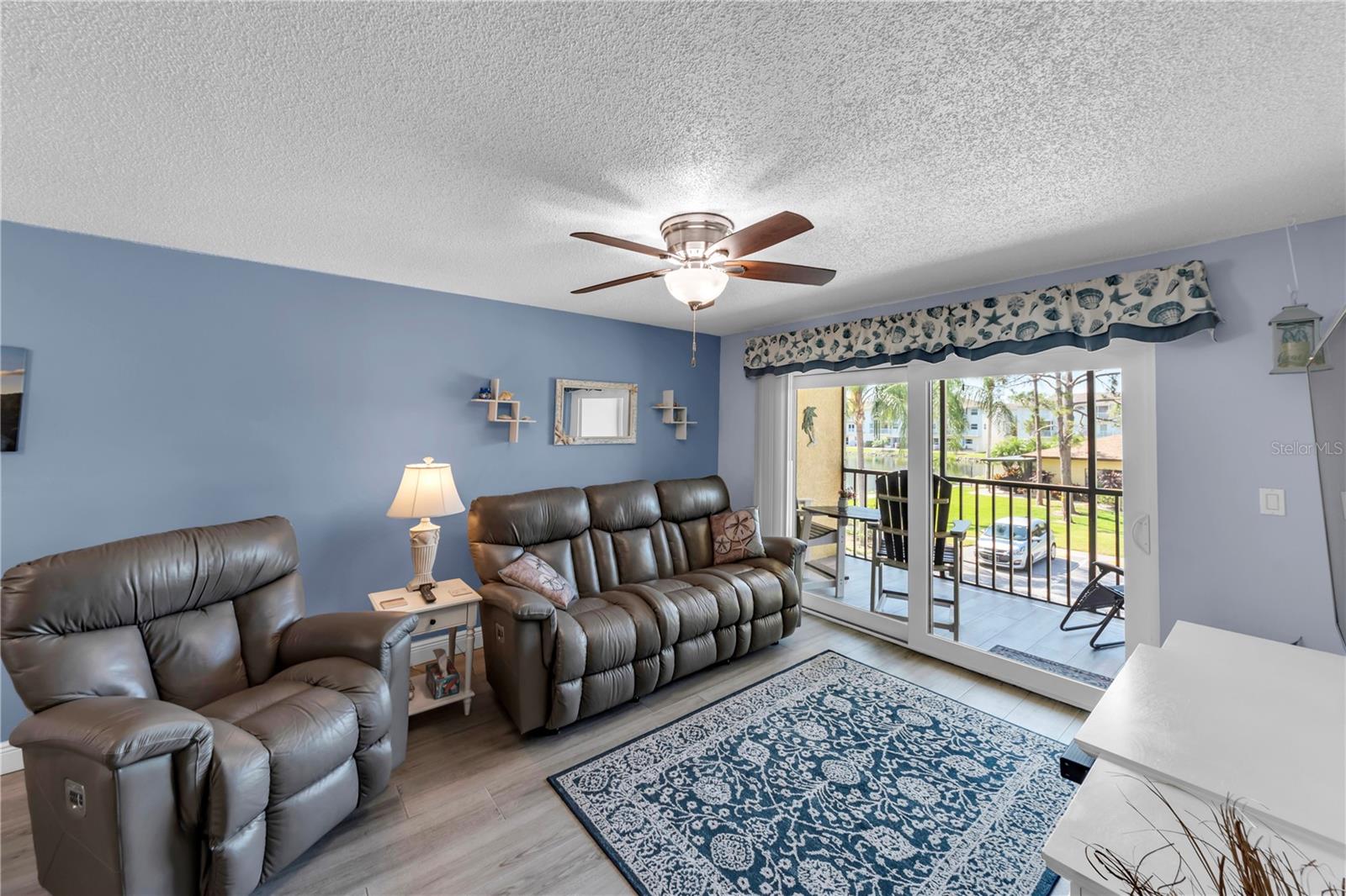 Image 19 of 58 For 5849 Park St N  202