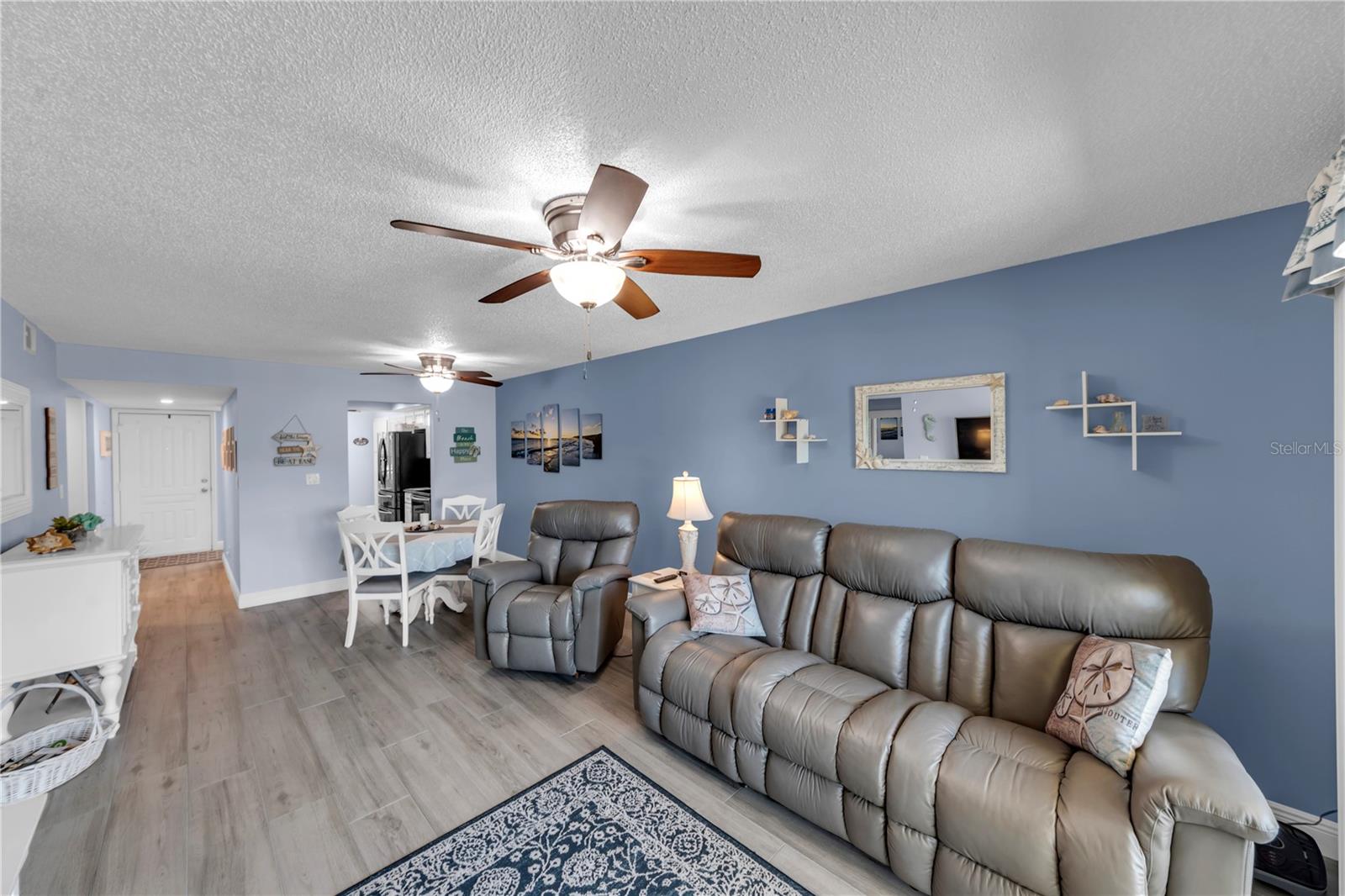 Image 20 of 58 For 5849 Park St N  202