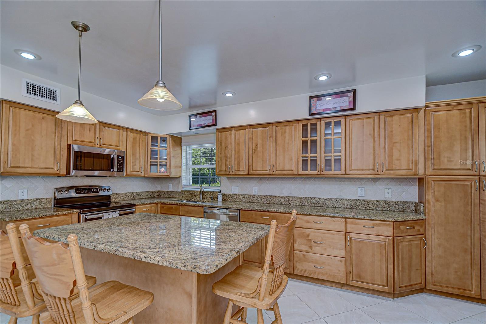 Image 18 of 54 For 11912 Riverhills Drive