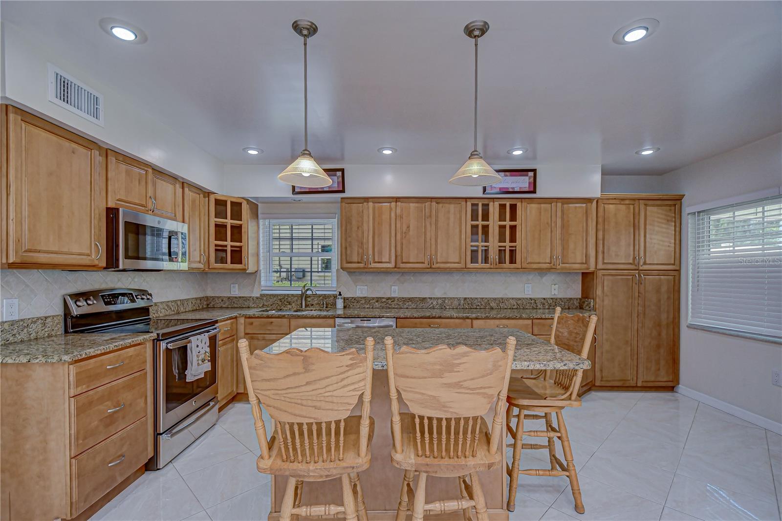 Image 19 of 54 For 11912 Riverhills Drive