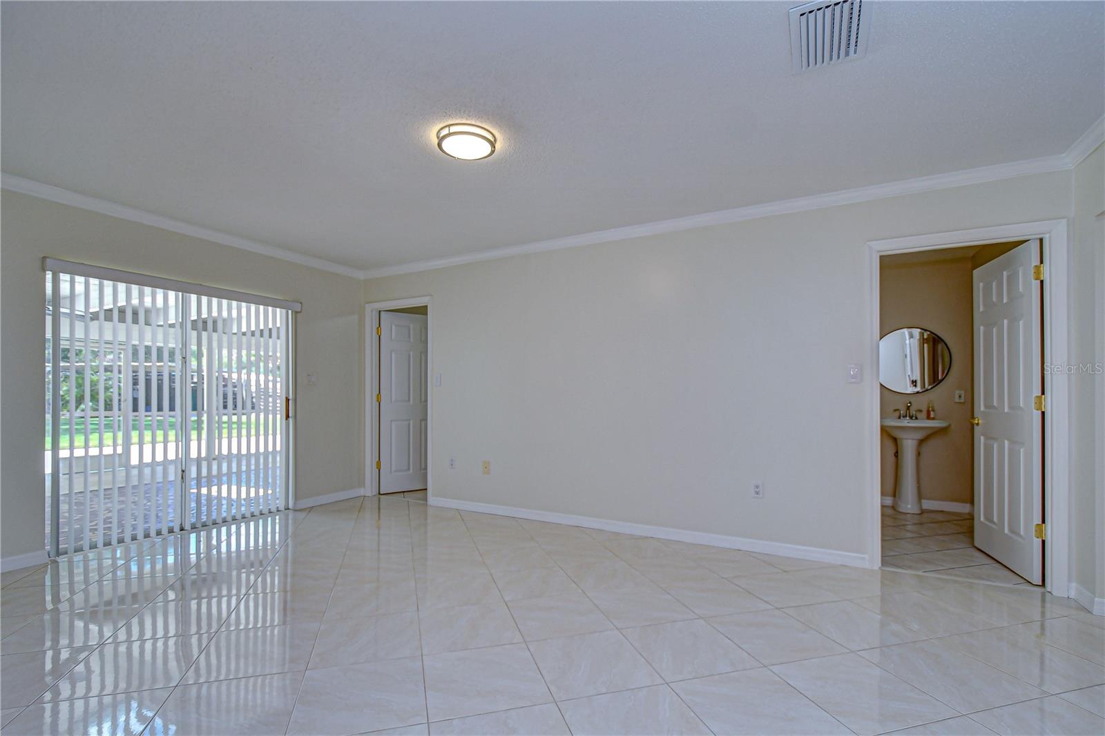 Image 22 of 54 For 11912 Riverhills Drive