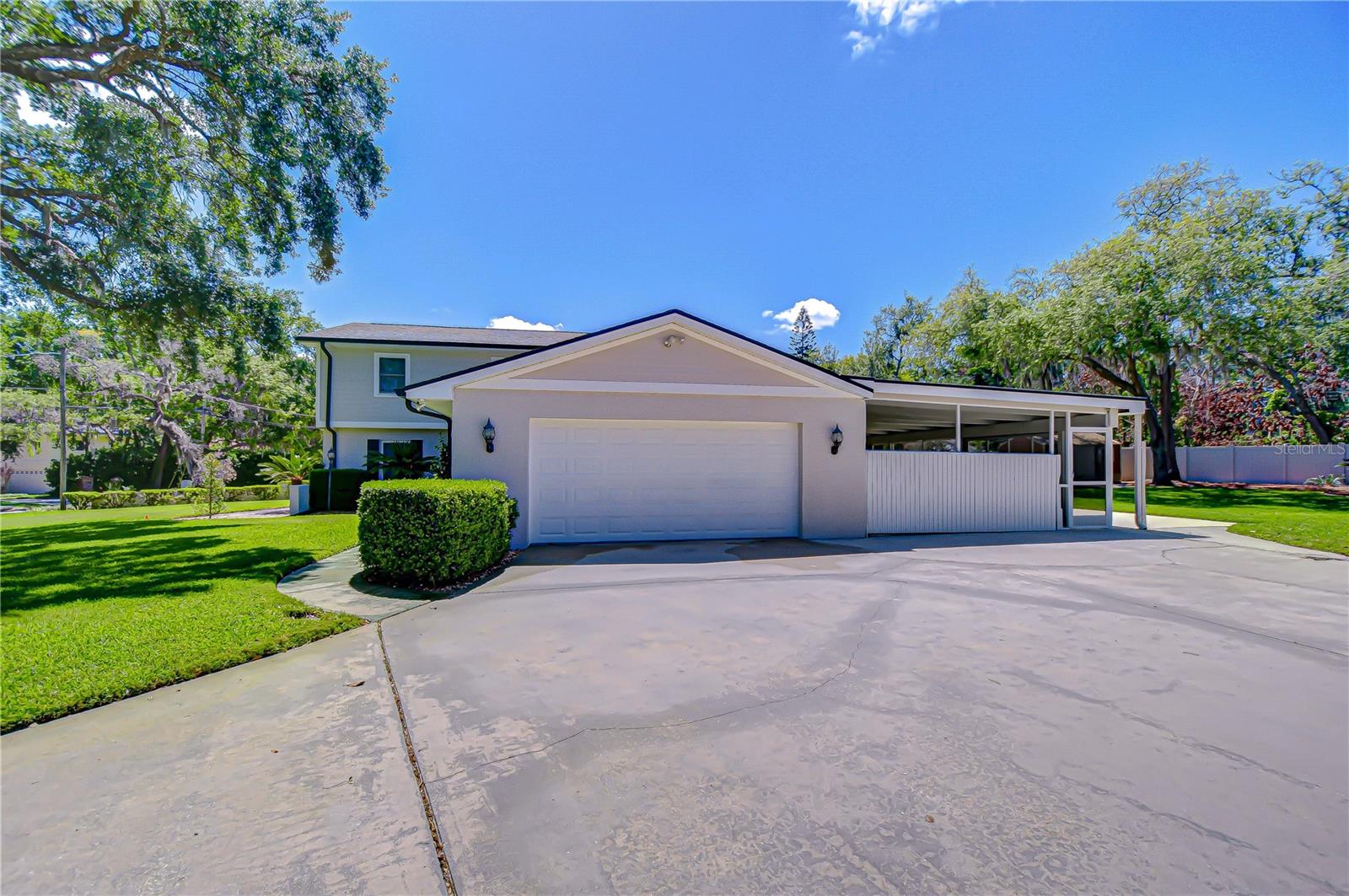 Image 41 of 54 For 11912 Riverhills Drive