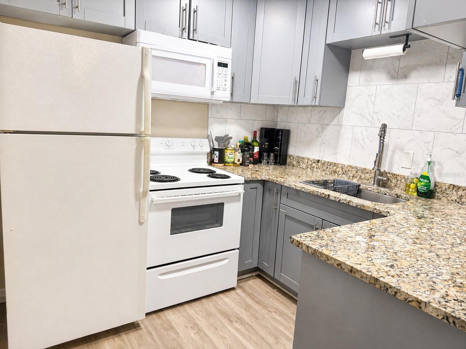 Image 4 of 22 For 1320 Moreland Drive 27