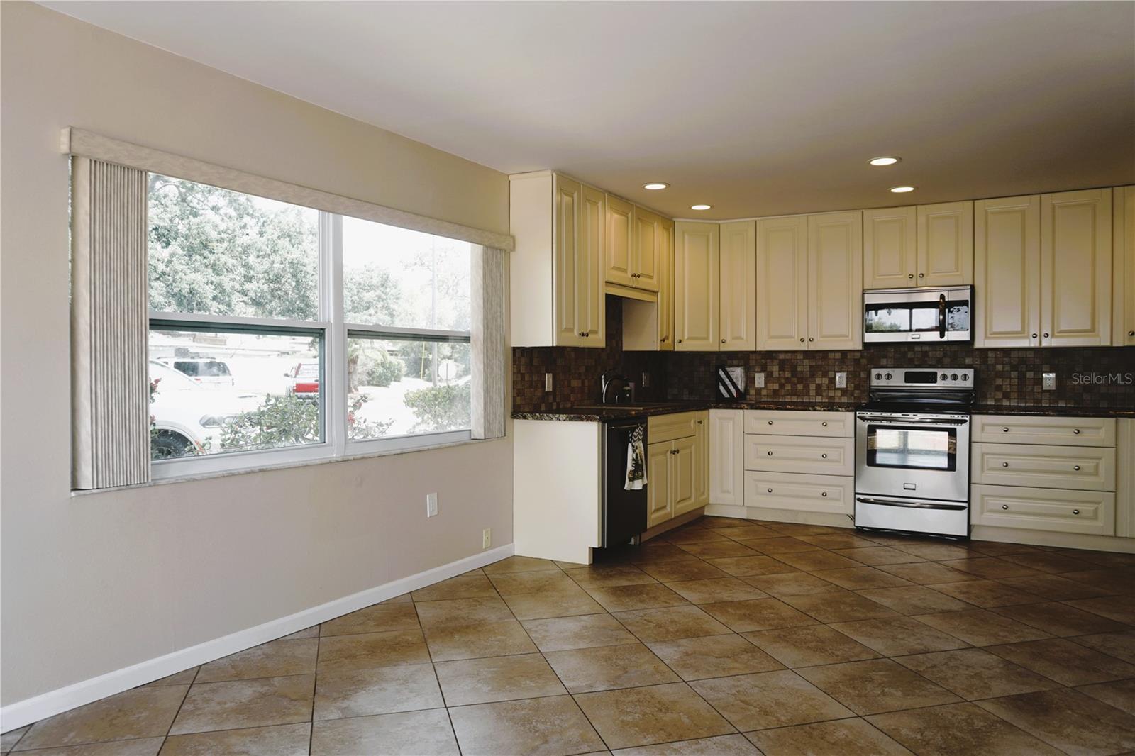 Image 4 of 27 For 4330 Tahitian Gardens Circle E