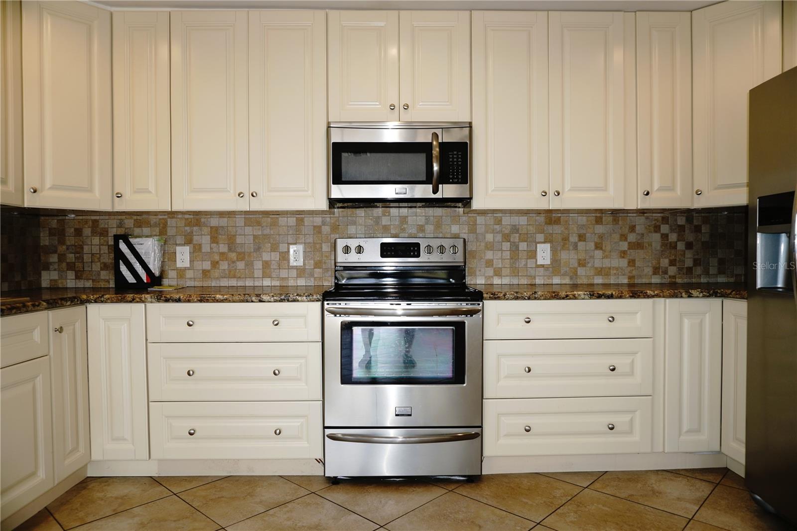 Image 6 of 27 For 4330 Tahitian Gardens Circle E