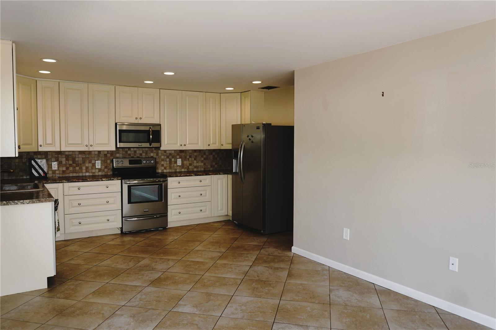 Image 7 of 27 For 4330 Tahitian Gardens Circle E
