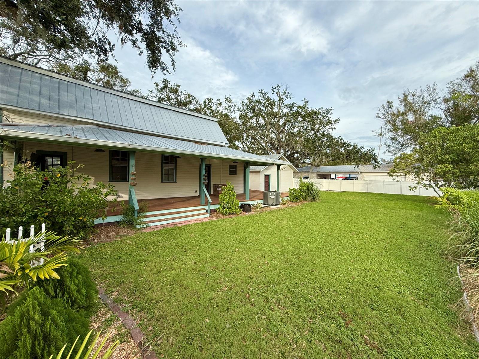 Image 5 of 34 For 7002 Shamrock Road S