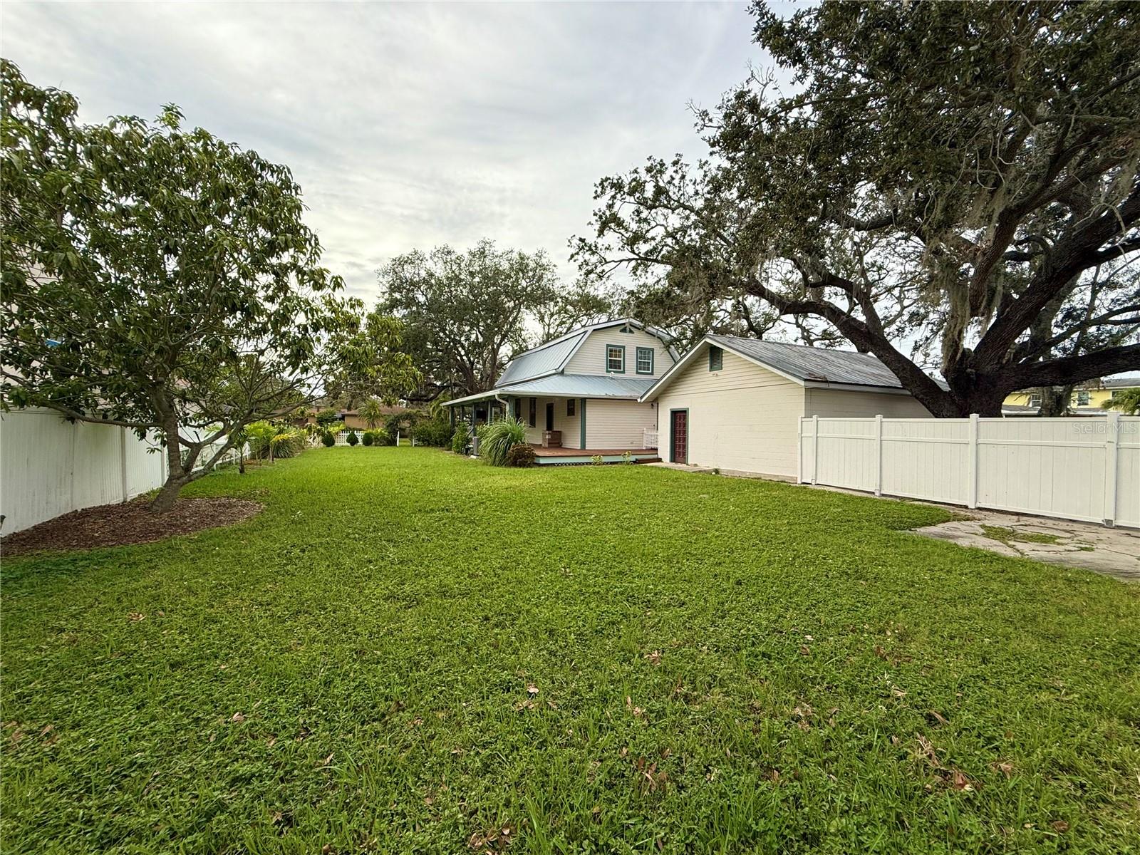 Image 9 of 34 For 7002 Shamrock Road S