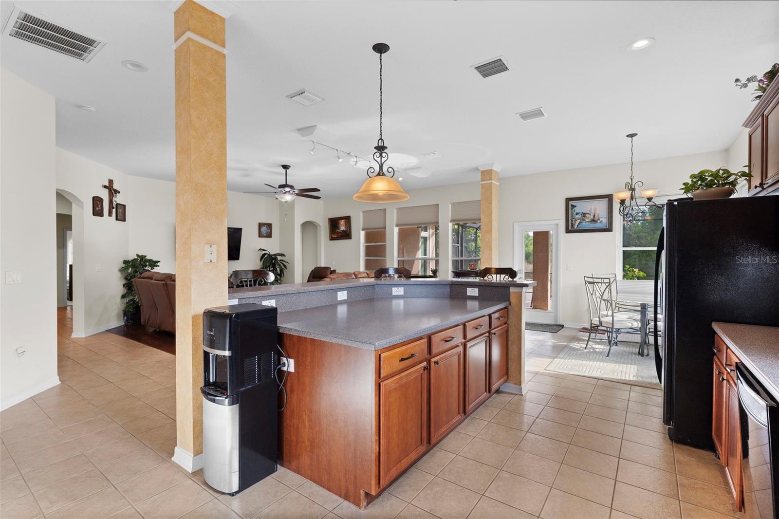 Image 16 of 77 For 8434 Westerland Drive